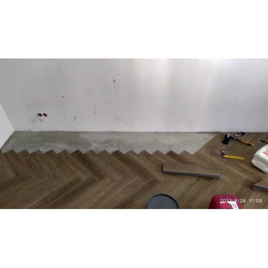 Укладка кварц винила елочкой