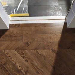 Укладка инженерной доски на клей елочкой Укладка инженерной доски на клей елочкой
